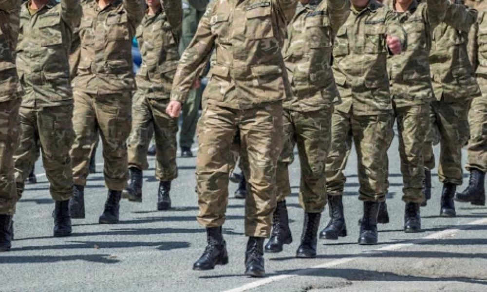 Συναγερμός στην Εθνική Φρουρά -Κουκουλοφόροι απείλησαν με ρόπαλα σκοπό σε φυλάκιο (βίντεο)